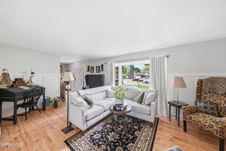 33 Sheffield Drive, Delmar, NY, photo 4