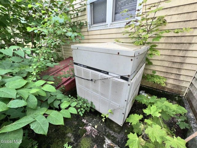 15 Grotto Court, Watervliet, NY, photo 4