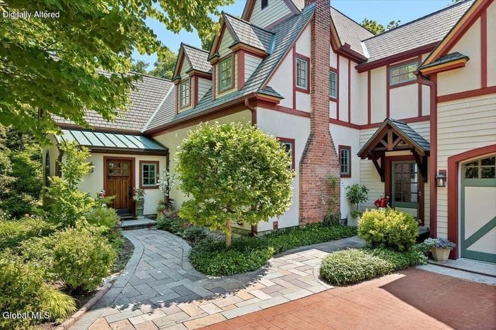 674 Crescent Avenue, Saratoga Springs, NY, photo 3