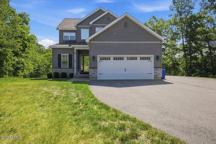 19 Highpointe Drive, Queensbury, NY, photo 1