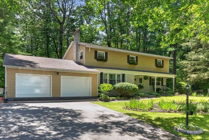 8 Cypress Pt, Clifton Park, NY, photo 1