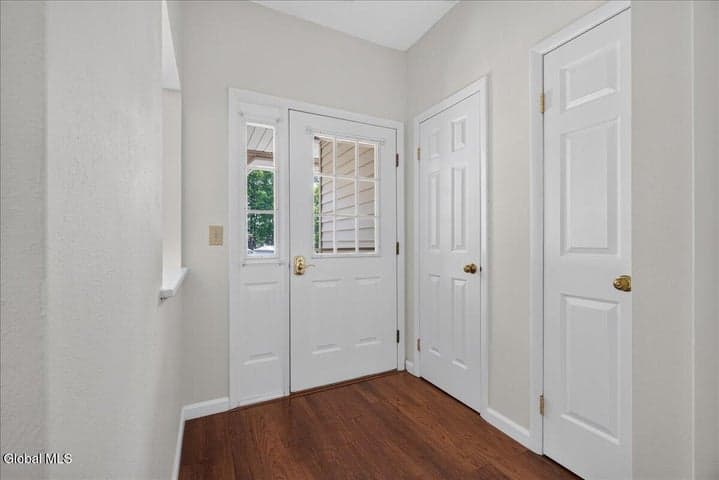 1011 Hampton Place Boulevard, Troy, NY, photo 2