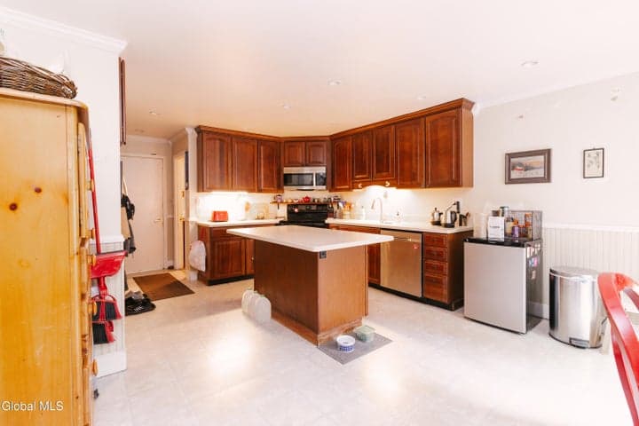 2187 Central Avenue, Colonie, NY, photo 2