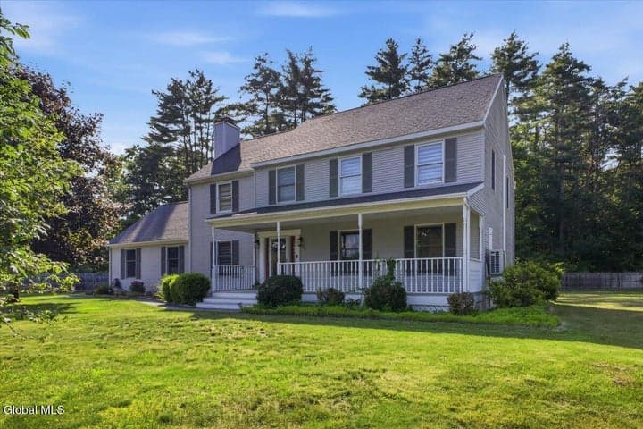 20 Queens Lane, Queensbury, NY, photo 4