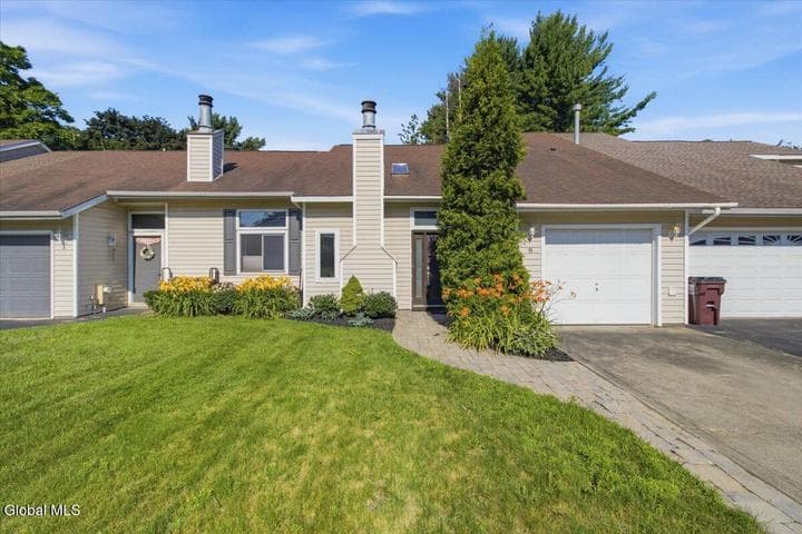 8 Green Meadow Drive, Clifton Park, NY, photo 1