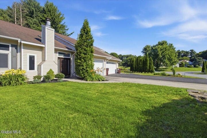 8 Green Meadow Drive, Clifton Park, NY, photo 2