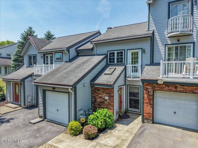 22 Lakeview Road, Saratoga, NY, photo 1