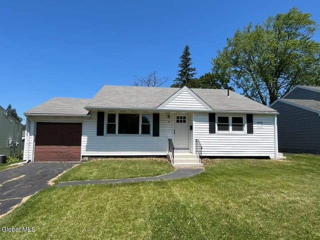 9 Dover Drive, Latham, NY