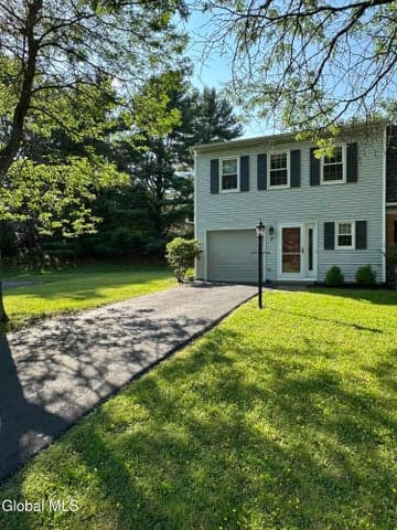 7 Bridgewood Lane, Colonie, NY, photo 2