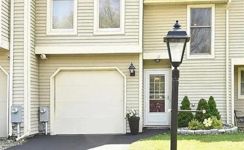 17 Cromwell Drive, Halfmoon, NY, photo 1