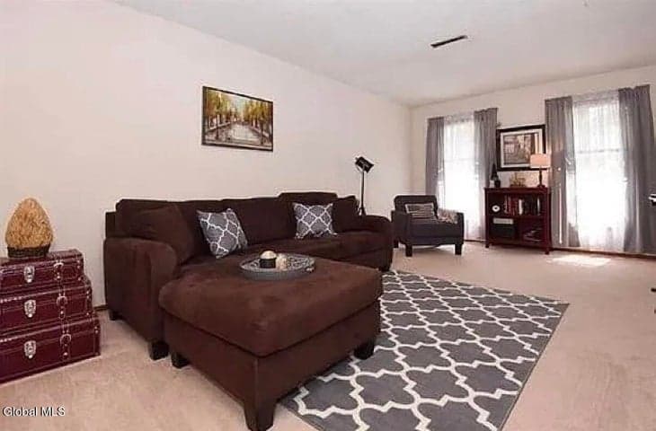 17 Cromwell Drive, Halfmoon, NY, photo 4