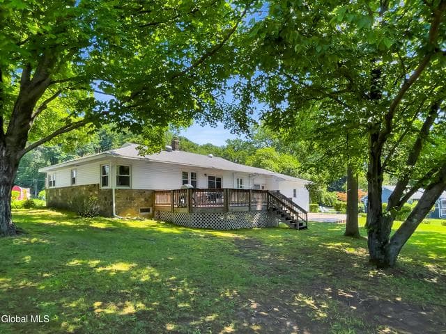20 Patricia Lane, Guilderland, NY, photo 3