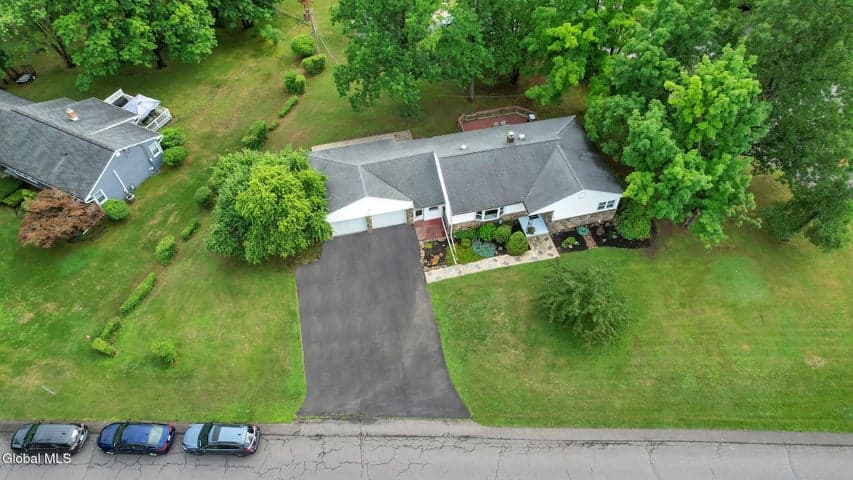 20 Patricia Lane, Guilderland, NY, photo 4