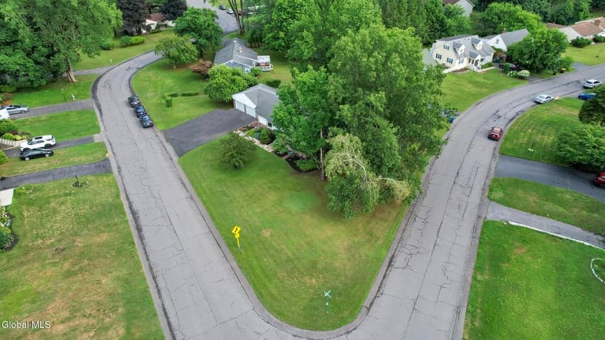 20 Patricia Lane, Guilderland, NY, photo 5