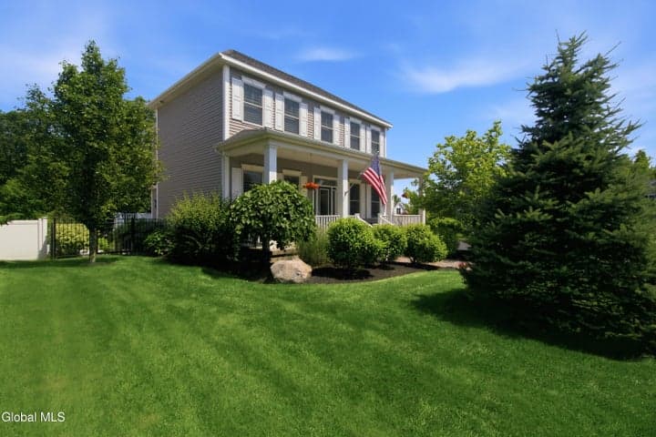 3 Britton Way, Colonie, NY, photo 2