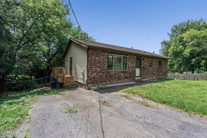 110 Hillcrest Avenue, Albany, NY, photo 2