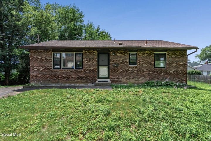 110 Hillcrest Avenue, Albany, NY
