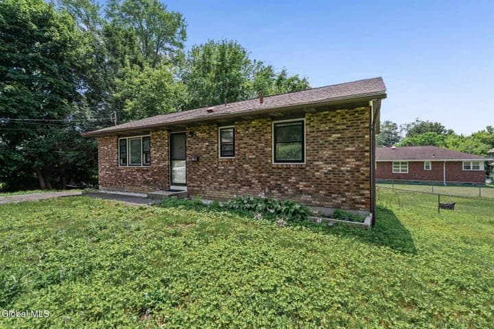 110 Hillcrest Avenue, Albany, NY, photo 3