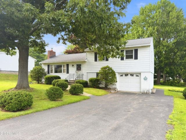 22 Homestead Drive, Latham, NY, photo 2