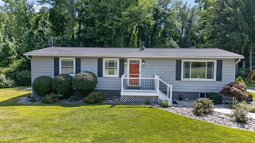 32 Tabor Road, Halfmoon, NY, photo 1