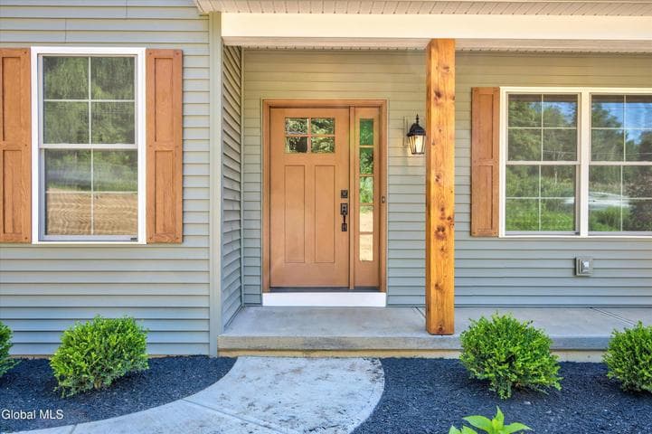 1613 Best Road, East Greenbush, NY