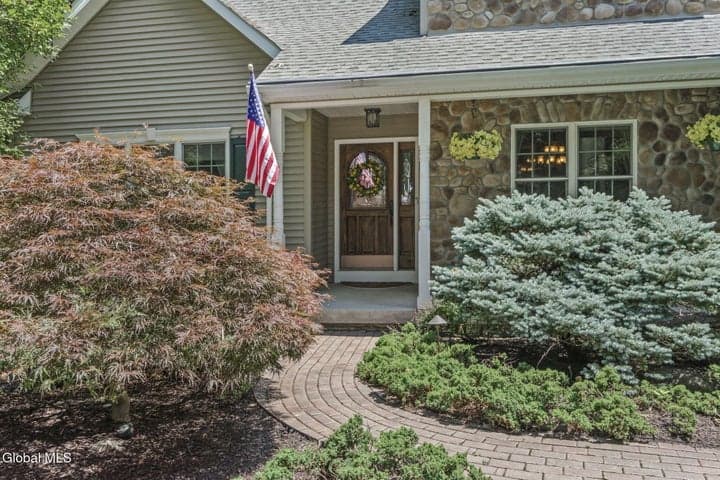 85 Chadwycke Court, Schodack, NY, photo 2