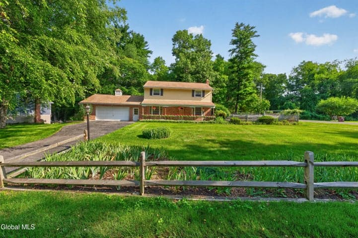 47 Weston Drive, Clifton Park, NY, photo 3