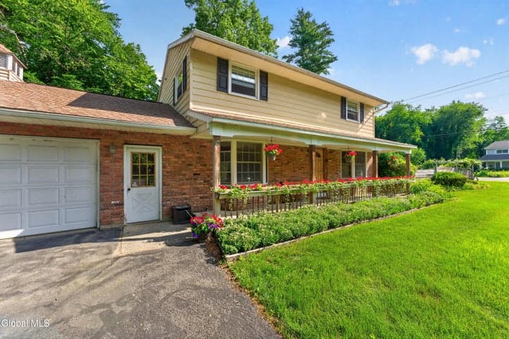 47 Weston Drive, Clifton Park, NY, photo 2