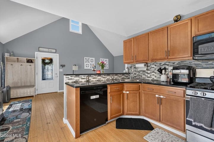 170 Maple Avenue, Ballston Spa, NY, photo 2