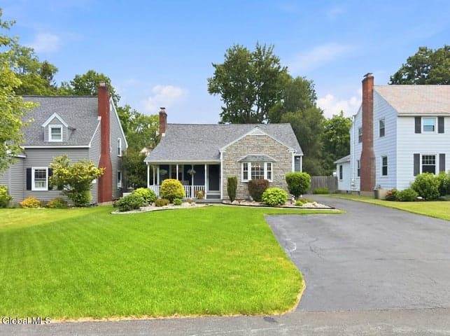 2313 Barcelona Road, Niskayuna, NY, photo 2