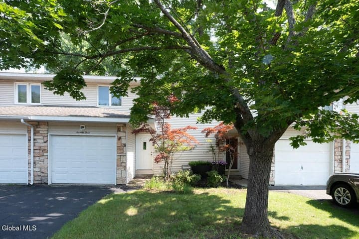 73 Velina Drive, Guilderland, NY