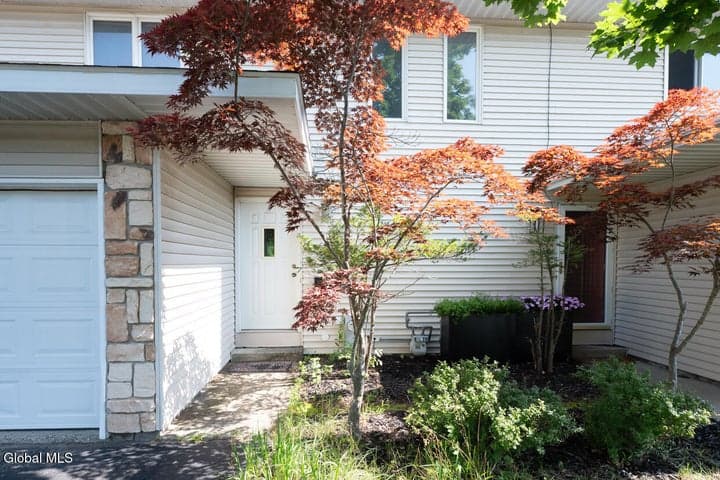 73 Velina Drive, Guilderland, NY, photo 2