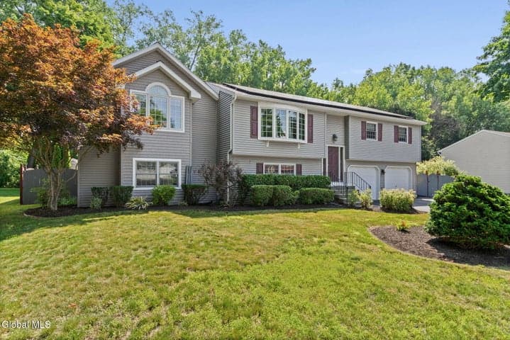 19 Skyline Drive, Latham, NY, photo 4