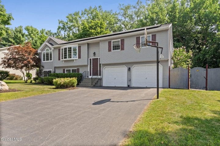 19 Skyline Drive, Latham, NY, photo 3