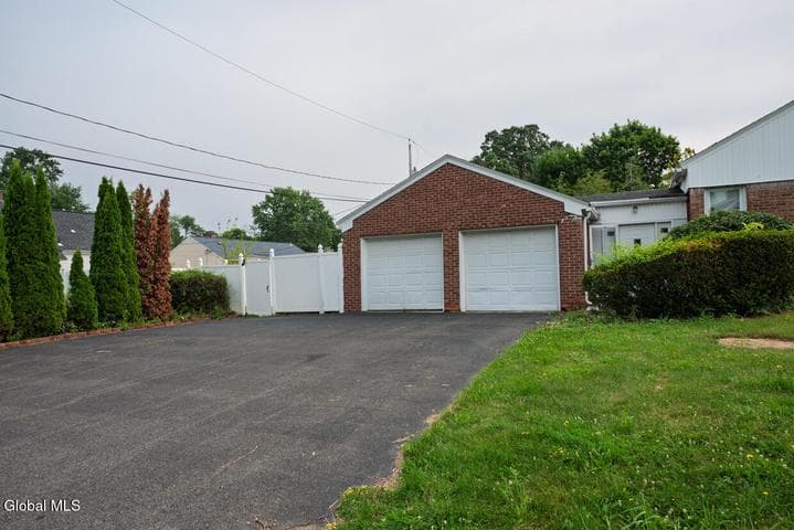 360 S Manning Boulevard, Albany, NY, photo 3