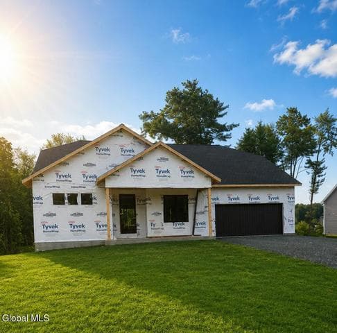 5 Angeles Avenue, Wilton, NY, photo 1