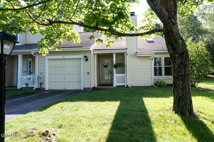 21 Cobble Court, Clifton Park, NY
