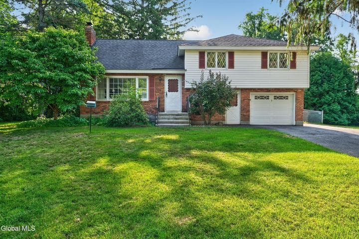 7 Lace Lane, Clifton Park, NY, photo 1