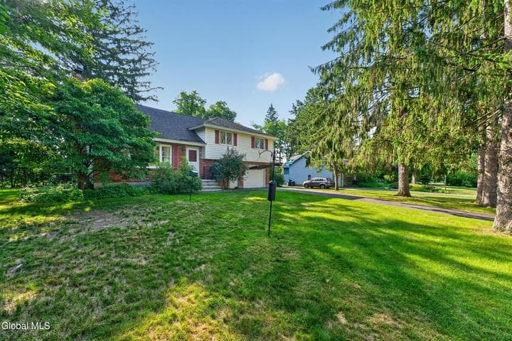 7 Lace Lane, Clifton Park, NY, photo 2