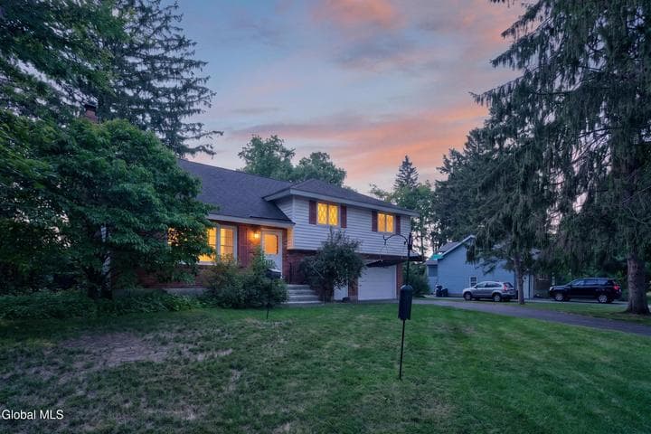 7 Lace Lane, Clifton Park, NY, photo 3