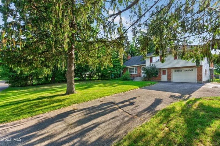 7 Lace Lane, Clifton Park, NY, photo 4