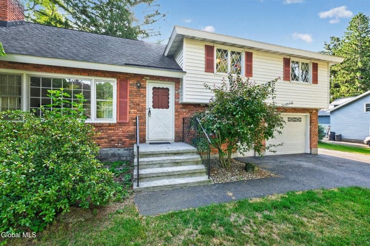 7 Lace Lane, Clifton Park, NY, photo 5