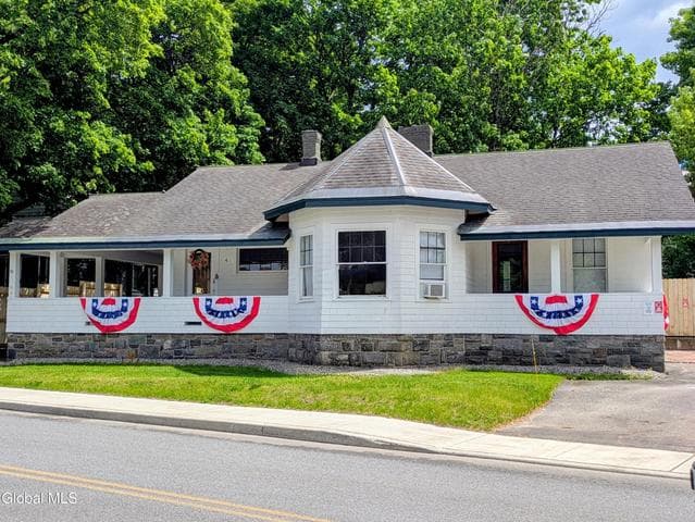 4 Palmer Avenue, Corinth, NY, photo 1