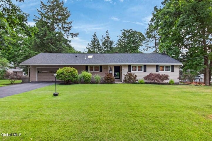 25 Patricia Lane, Rexford, NY, photo 1