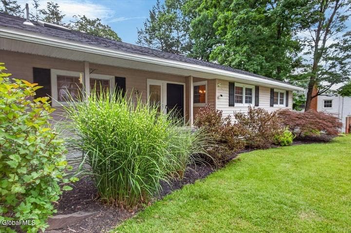 25 Patricia Lane, Rexford, NY, photo 2