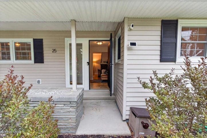 25 Patricia Lane, Rexford, NY, photo 3