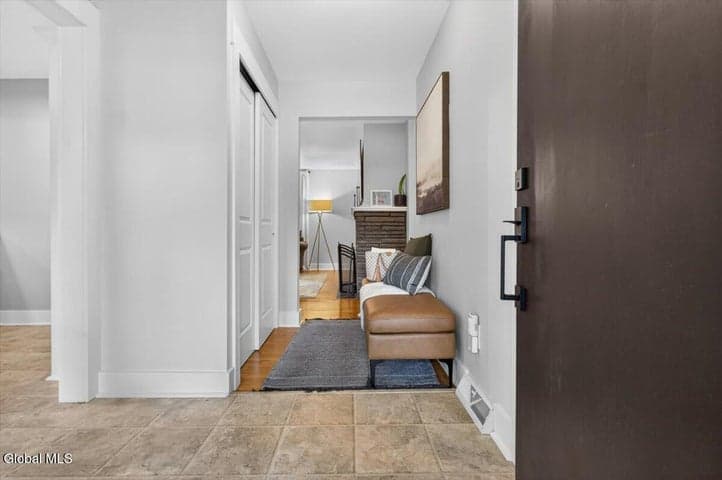 25 Patricia Lane, Rexford, NY, photo 4
