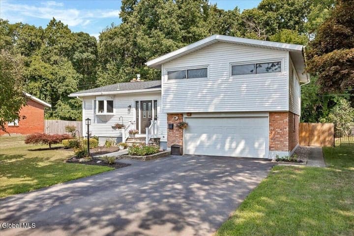 38 Hialeah Drive, Colonie, NY, photo 1