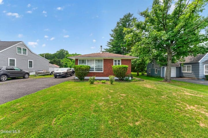 9 Fairlawn Avenue, East Greenbush, NY, photo 1