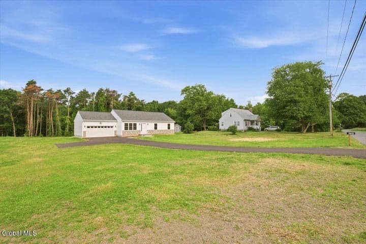 1707 Champagne Drive, Schodack, NY, photo 3